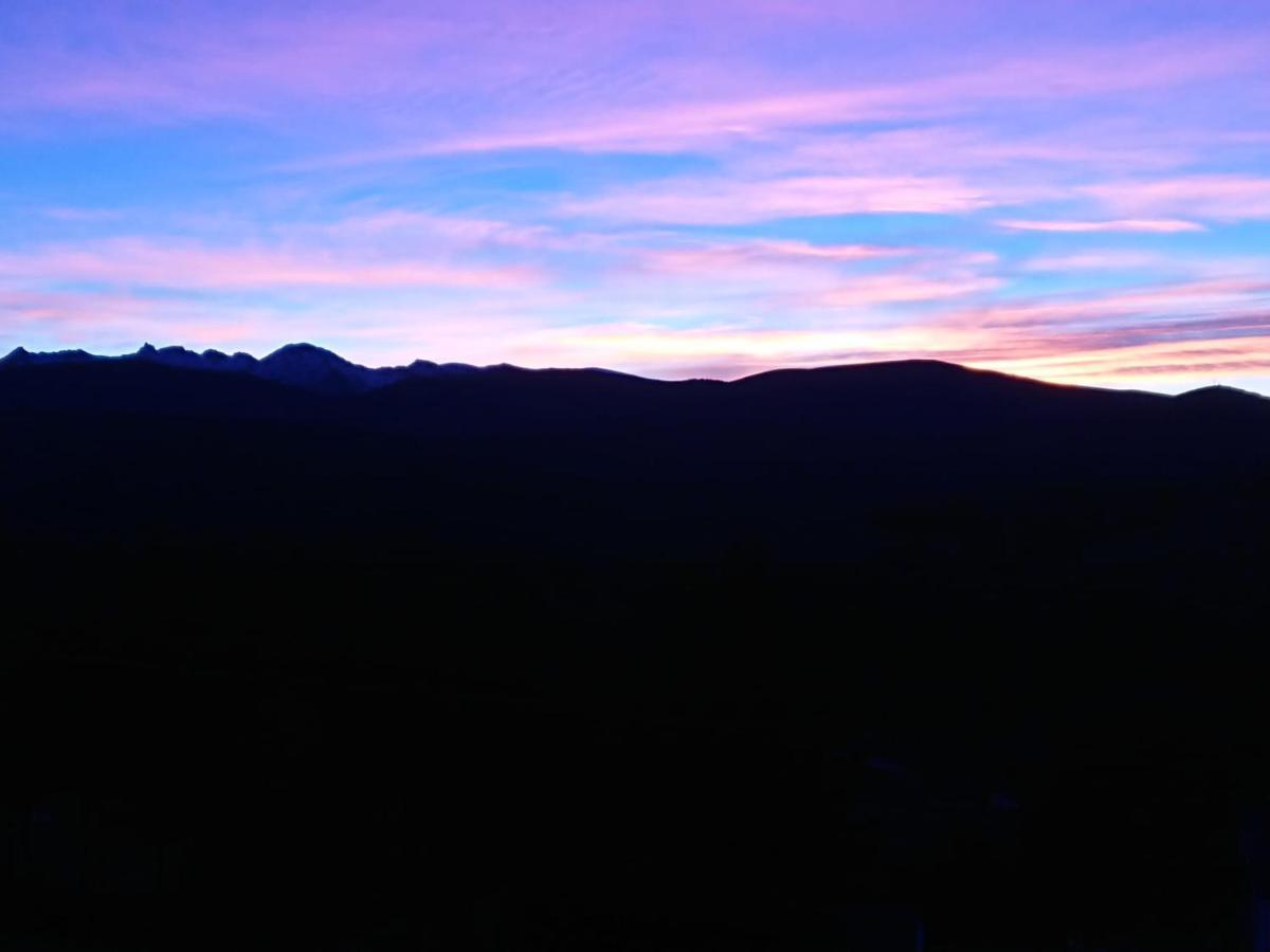 Cara Norte De Gredos Hoyos del Espino Bagian luar foto