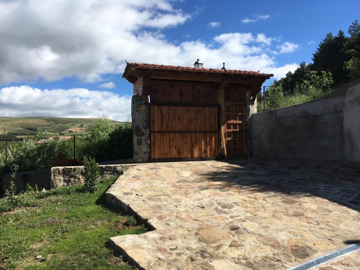 Cara Norte De Gredos Hoyos del Espino Bagian luar foto