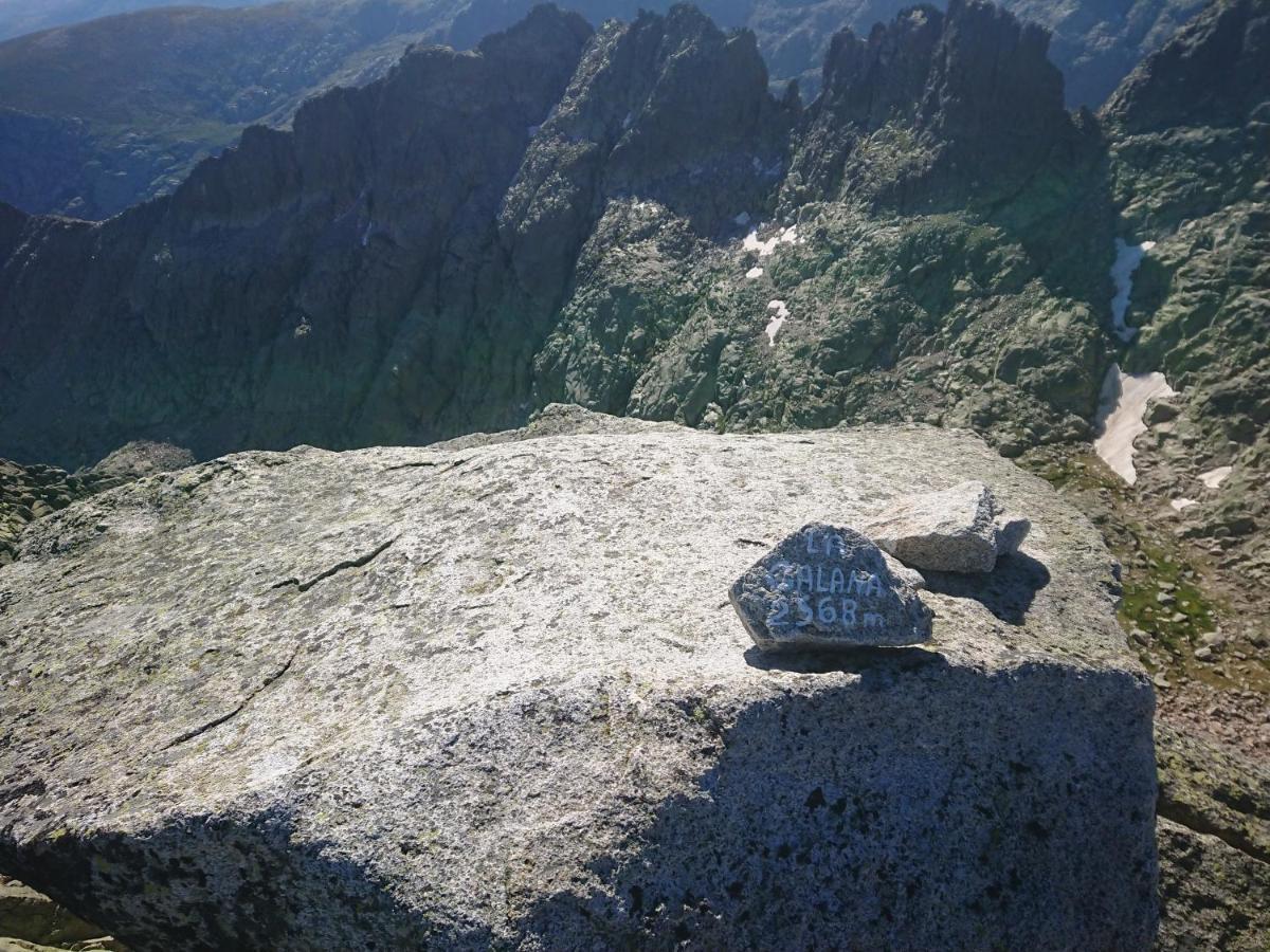 Cara Norte De Gredos Hoyos del Espino Bagian luar foto