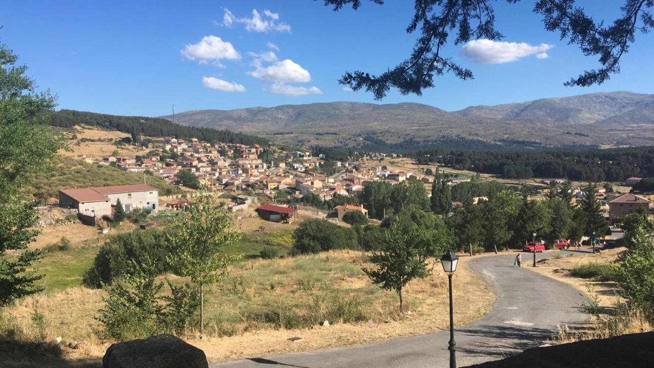 Cara Norte De Gredos Hoyos del Espino Bagian luar foto