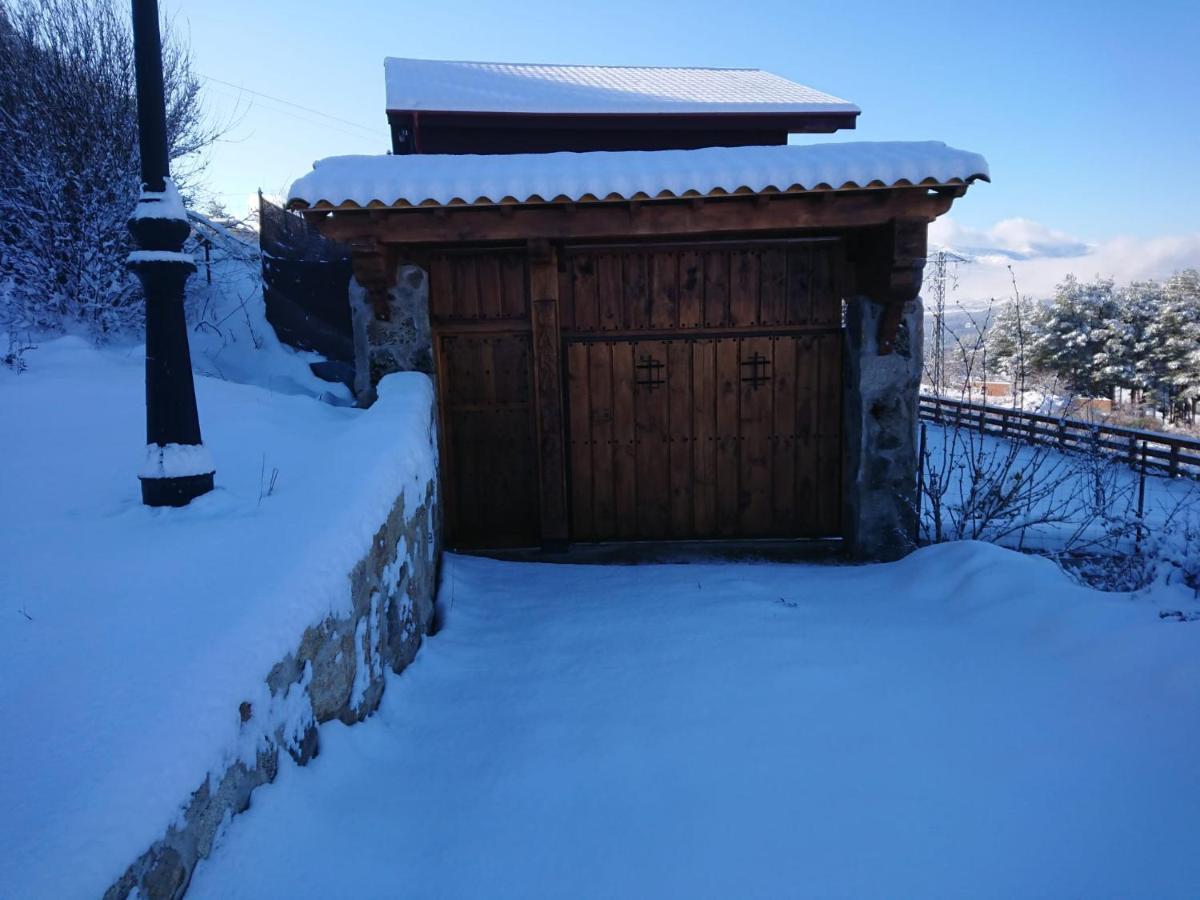 Cara Norte De Gredos Hoyos del Espino Bagian luar foto