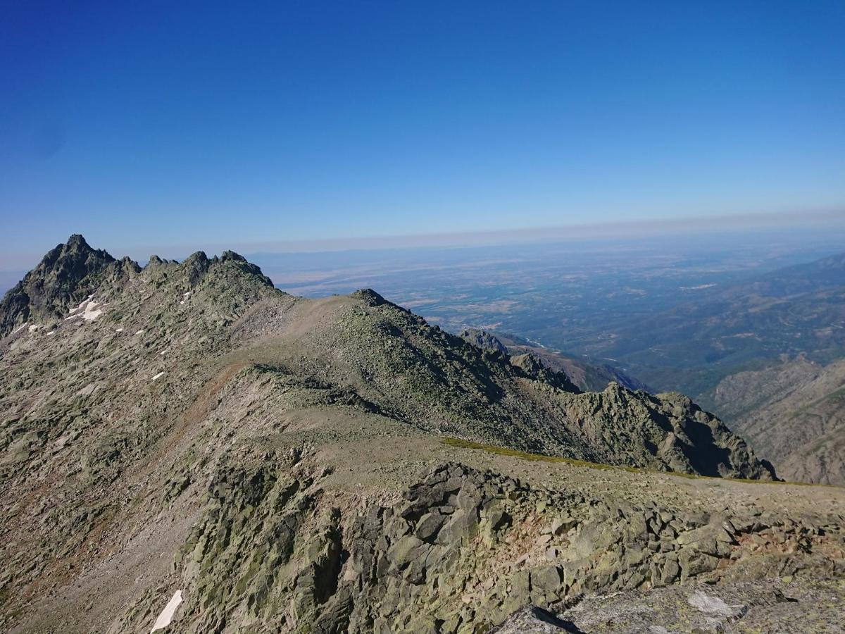 Cara Norte De Gredos Hoyos del Espino Bagian luar foto