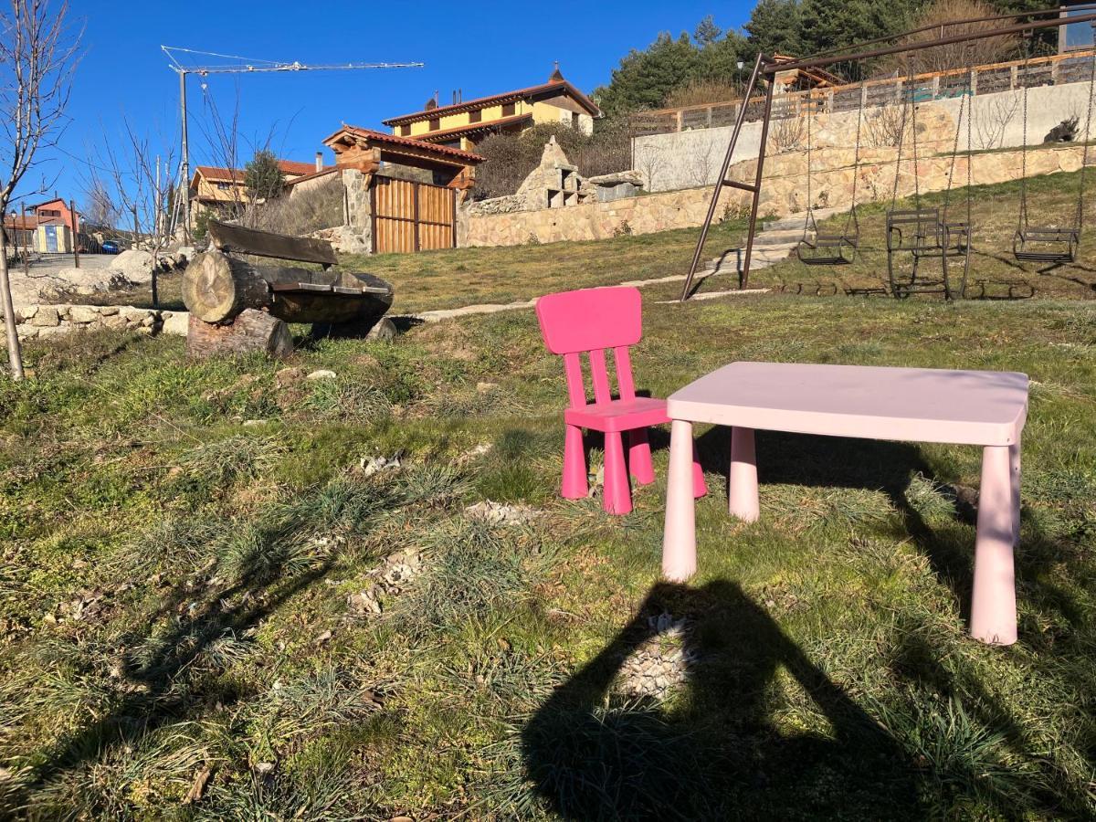 Cara Norte De Gredos Hoyos del Espino Bagian luar foto